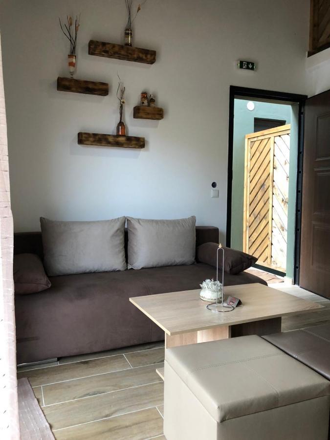 Mad'S Villas Néa Péramos Exterior foto