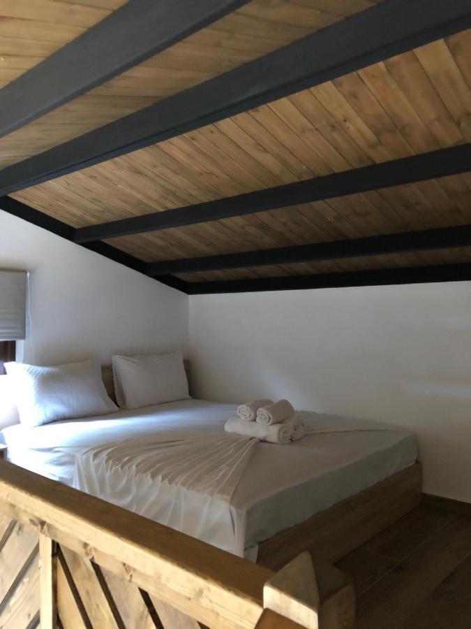 Mad'S Villas Néa Péramos Exterior foto