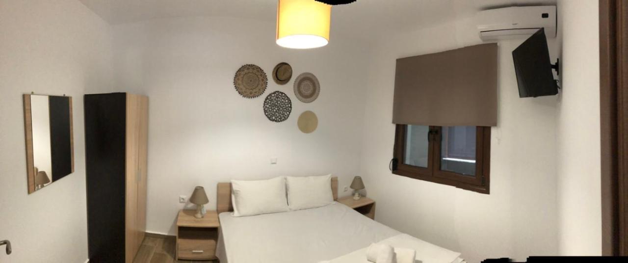 Mad'S Villas Néa Péramos Exterior foto
