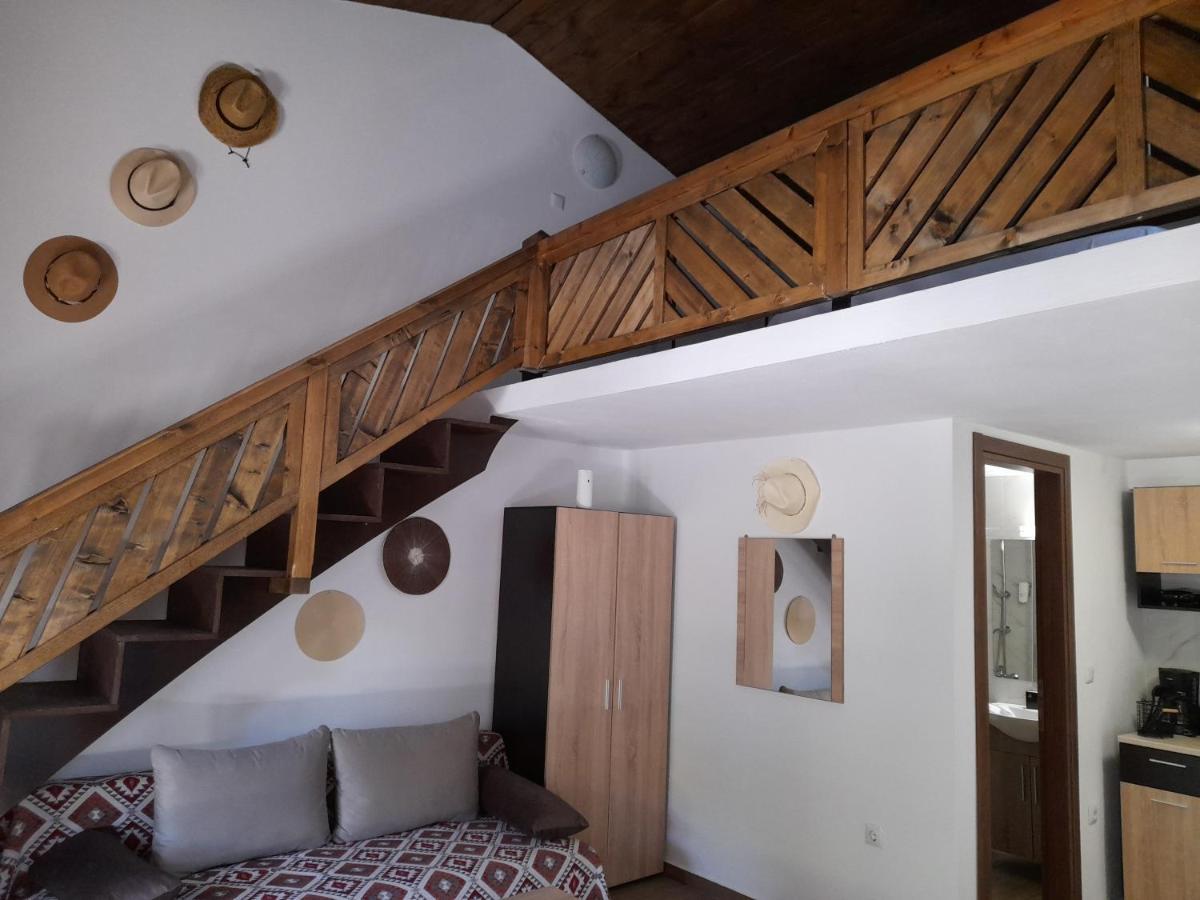 Mad'S Villas Néa Péramos Exterior foto