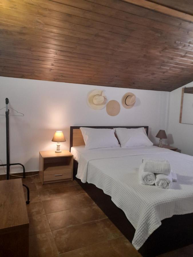 Mad'S Villas Néa Péramos Quarto foto