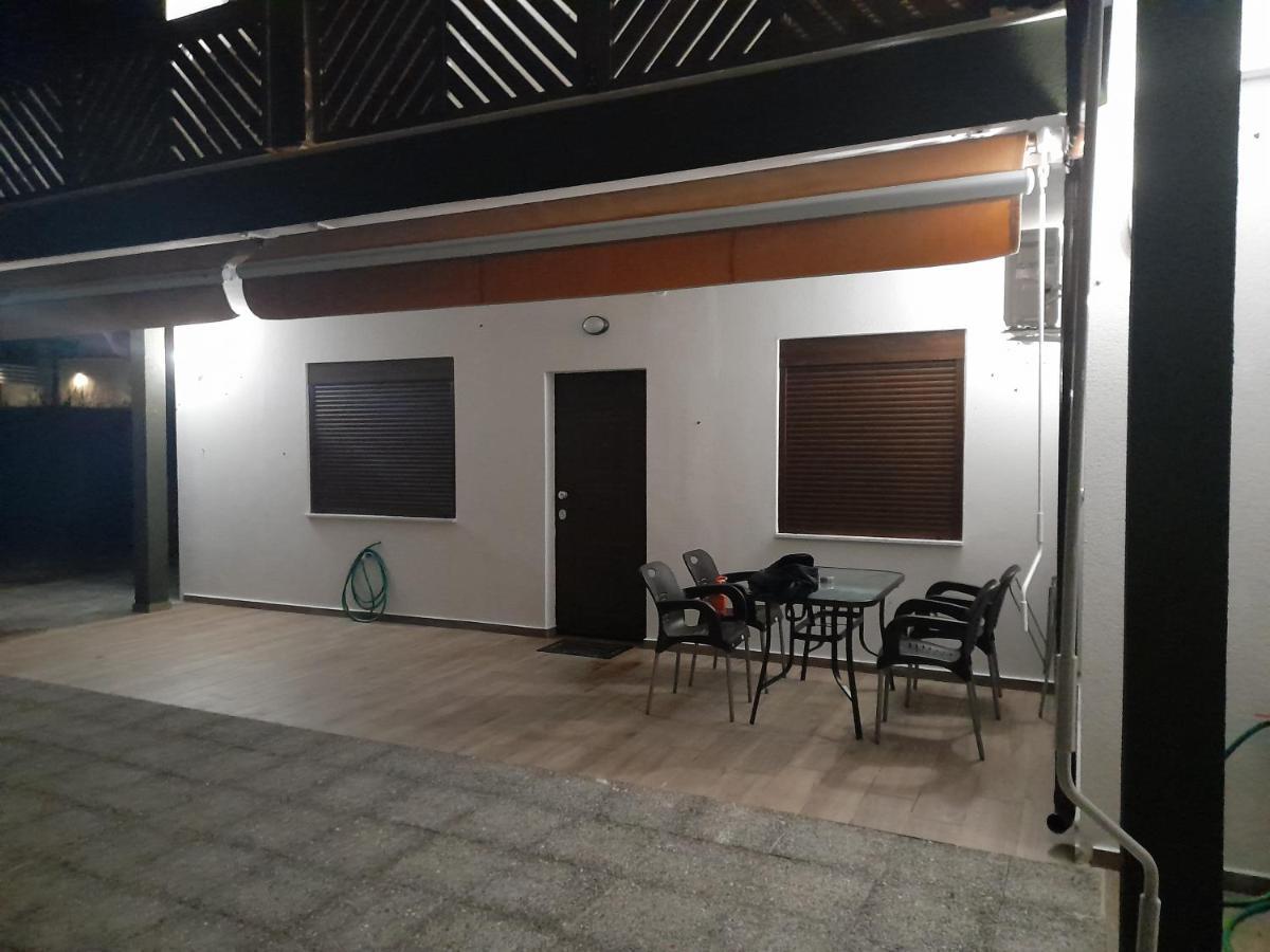 Mad'S Villas Néa Péramos Quarto foto