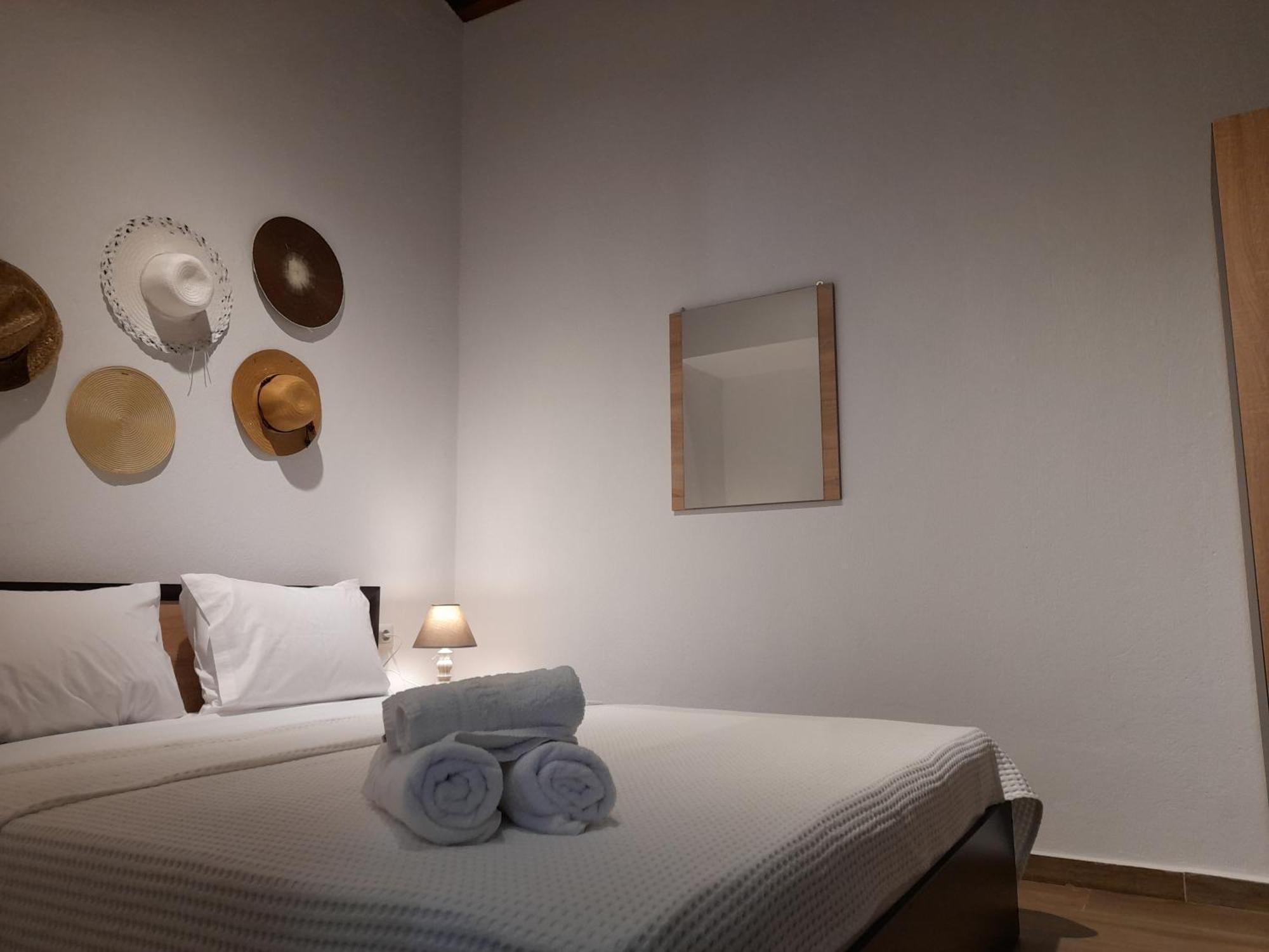 Mad'S Villas Néa Péramos Quarto foto